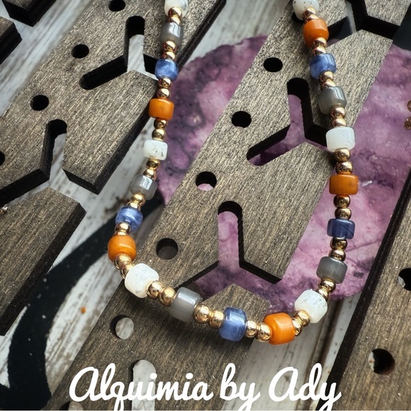 Dainty beaded gemstones necklace - Picture 2 of 4